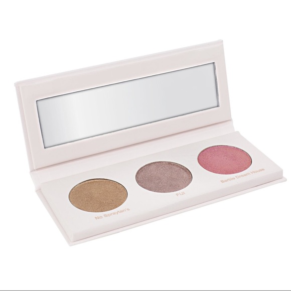 BASIC BEAUTY - BNIB - GLOWY AF - WET GLOW TRIO - Picture 1 of 3